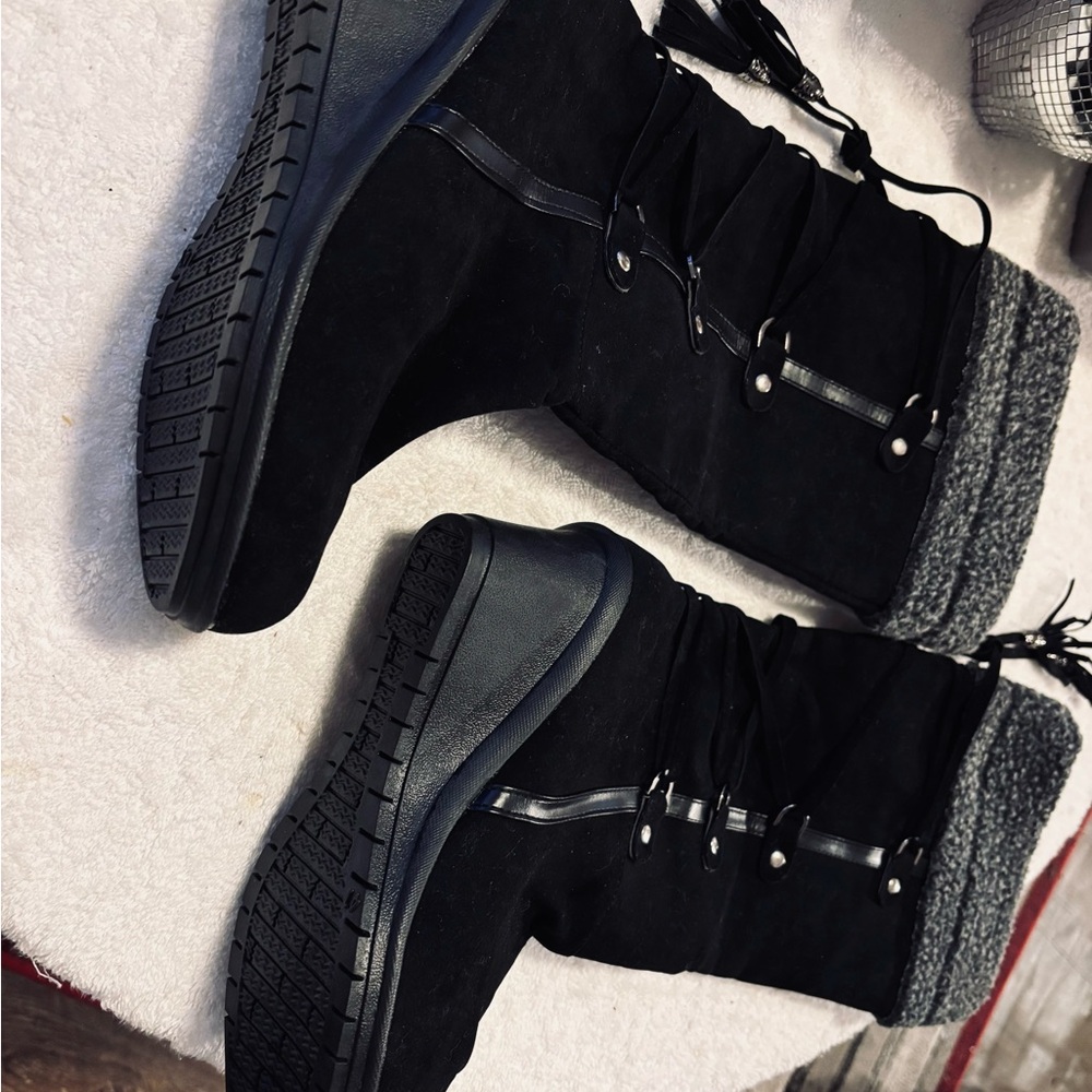 Brand New Mid Calf-High Insulated Winter Boots by ANYTHING BUT MONDAY - box 78